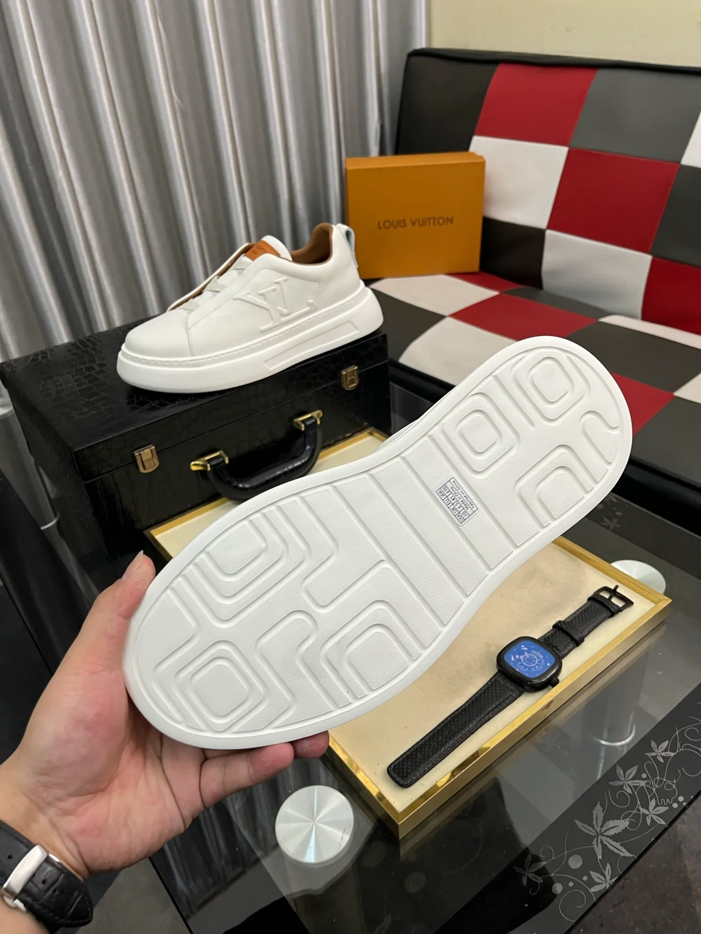 Men's shoes 💰480⌚️⌚️LV Louis Vuitton. The latest fashionable casual shoes are popular in physical stores. New spring and summer comfortable imported custom original cowhide, unique jacquard fabric element design. With sheepskin lining, Lv original bottom, [sun][sun] high-end packaging and high quality💪Details determine the quality, you can enter and leave the counter at will, the code number is 38-442️⃣colors available